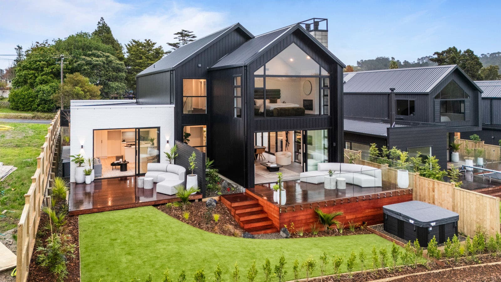 Luxury Home & Income (4)