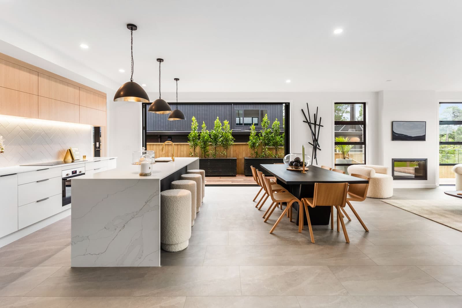 Luxury Home & Income (5)