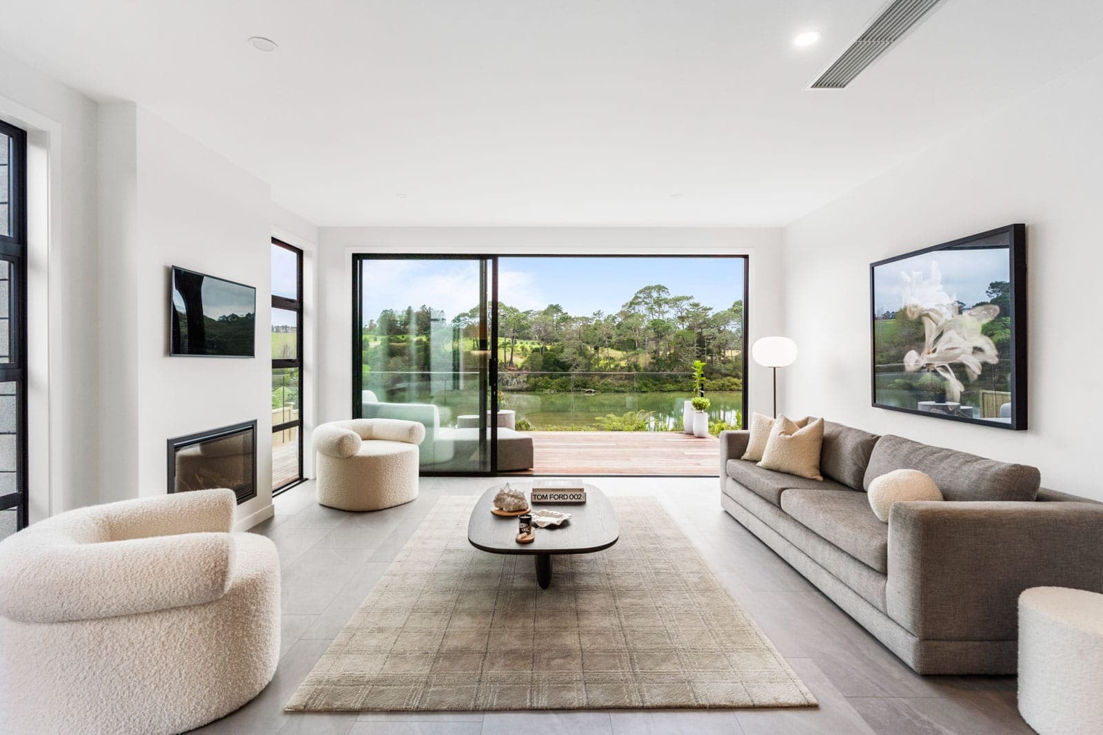 Luxury Home & Income (10)