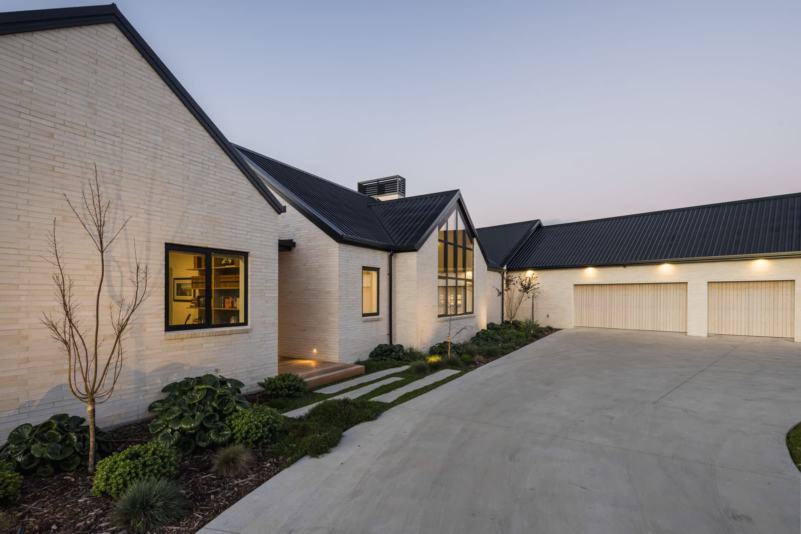 Stunning Riverside Home (5)