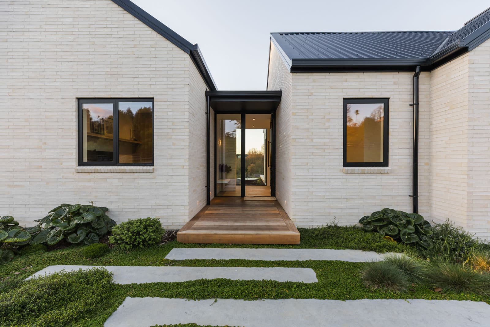 Stunning Riverside Home (6)