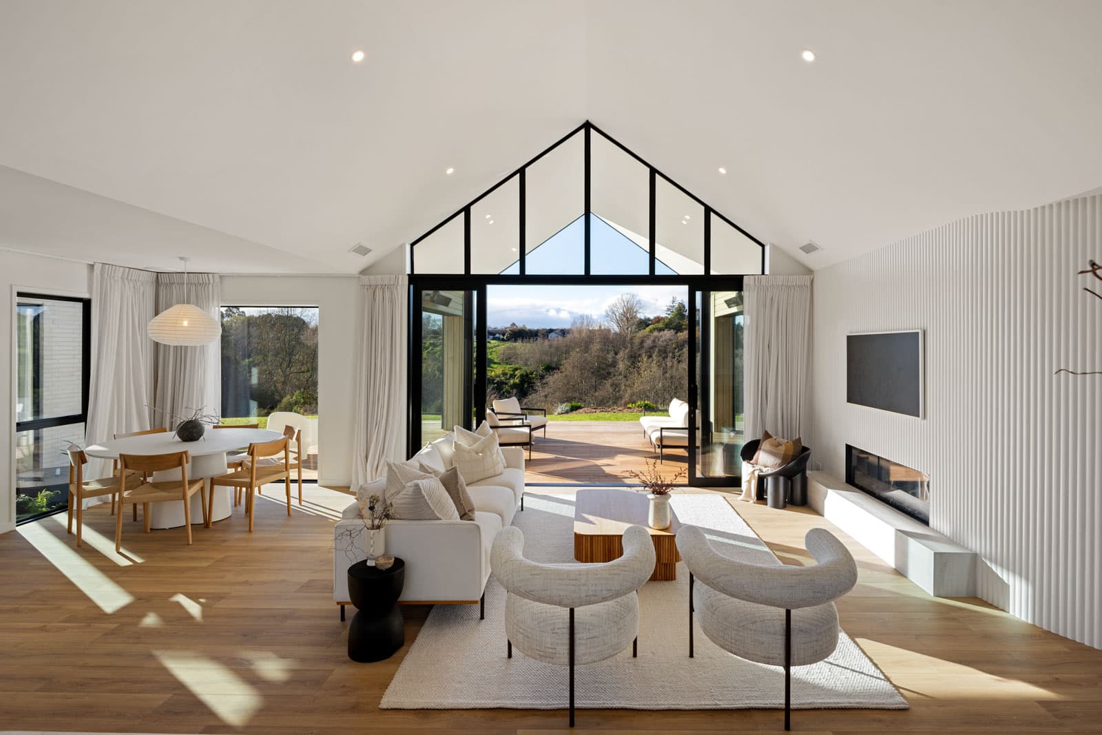 Stunning Riverside Home (11)